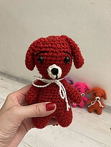 Darčeky pre svadobčanov - háčkovaný psík pre slečny (tmavo červený) - 16508256_