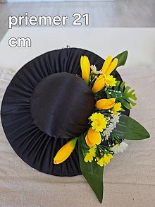 Dekorácie - venček na dvere v tvare klobúka - 16510330_