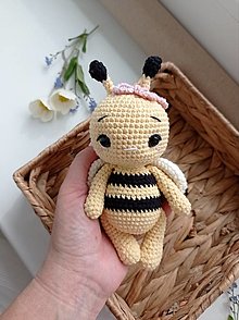 Hračky - Háčkovaná včielka - 16509978_