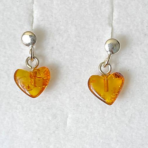 Baltic Amber Heart Earrings AG925 / Jemné strieborné náušnice s baltickým jantárom srdiečka E030