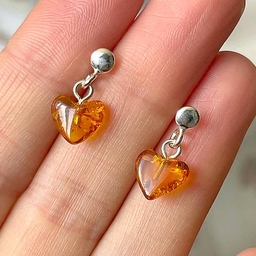 Baltic Amber Heart Earrings AG925 / Jemné strieborné náušnice s baltickým jantárom srdiečka E030