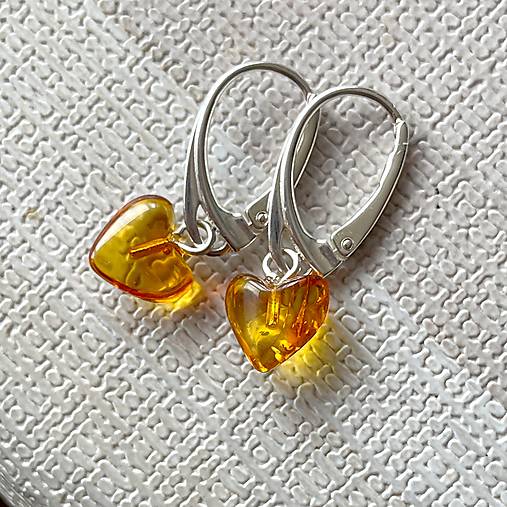 Baltic Amber Heart Earrings AG925 / Jemné strieborné náušnice s baltickým jantárom srdiečka E030