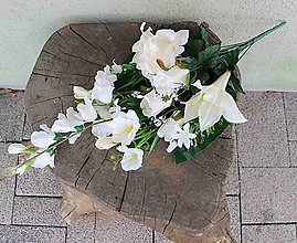 Dekorácie - Dušičky - podlhovastá kytica na hrob, biela 65cm - dekorácia - 16511912_