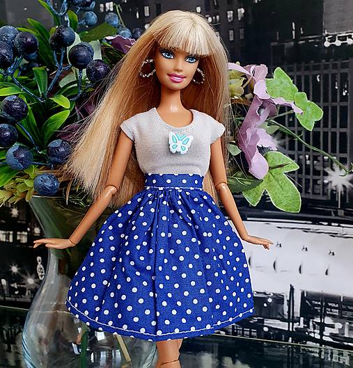 Modrá bodkovaná sukňa pre Barbie