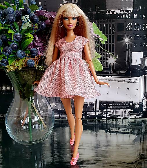 Trblietkavé mini šaty pre Barbie