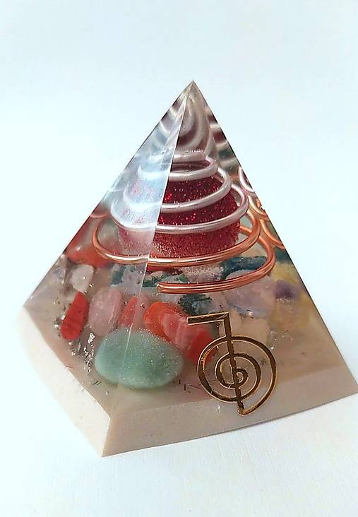 čakrová harmonizačná pyramída