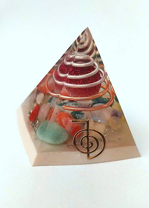čakrová harmonizačná pyramída