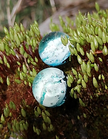 Náušnice - Náušnice malá guľky modro-zelená prasklina §101 - 16515167_