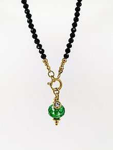 Náhrdelníky - Náhrdelník s brúseným smaragdom, čierny spinel - 16514937_