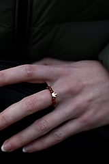Prstene - Prsteň s korunkou pozlátenou 24k zlatom - hessonit - 16518890_