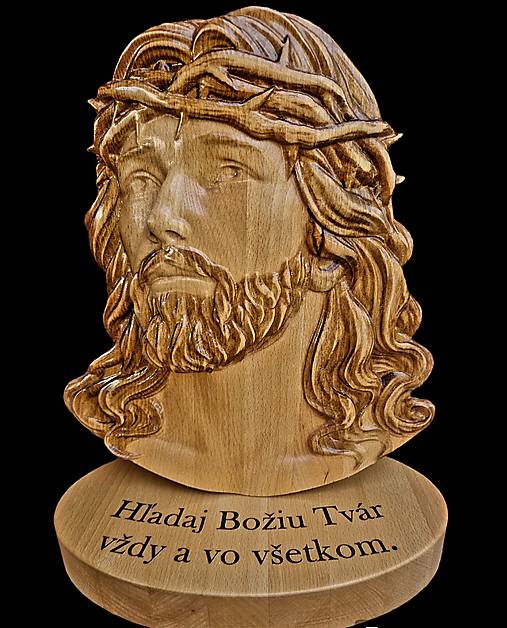 Dekorácie - Drevorezba Ježiš s tŕňovou korunou na podstavci . - 16518004_