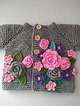 Detské oblečenie - Svetrík | Kabátik - rozkvitnuté kvetinky - 16518950_