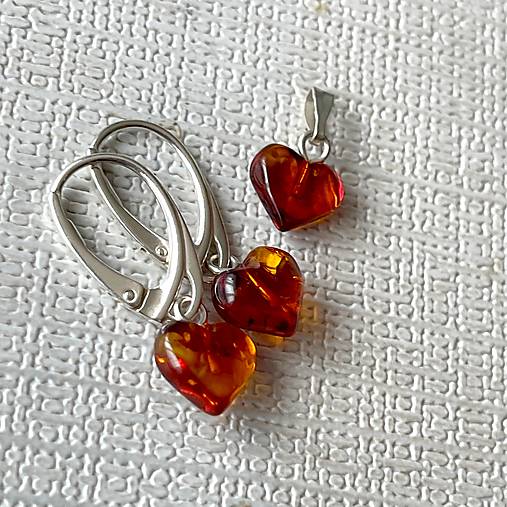 Baltic Amber Heart Set AG925 / Jemné strieborné náušnice a prívesok s baltickým jantárom srdiečka E030 (Sada Náušnice plus prívesok)