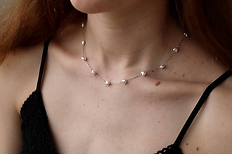 Náhrdelníky - Minimalistický náhrdelník s perlami - 16519586_