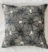 Úžitkový textil - Vankúš -  čierne kvety - 16522229_