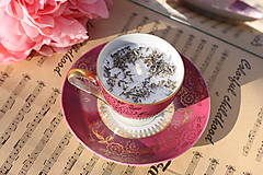 Levanduľová sviečka v čajovej šálke