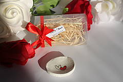 Darčeky pre svadobčanov - Mini dekoračné tanieriky so srdiečkami - 16524341_