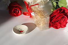 Darčeky pre svadobčanov - Mini dekoračné tanieriky so srdiečkami - 16524342_