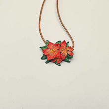 Náhrdelníky - Jarno-letný náhrdelník červeno- oranžové kvety | kvetinový prívesok | prírodné šperky | šperky z polymérovej hmoty - 16523556_