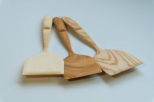 Drevená obracačka (spatula)