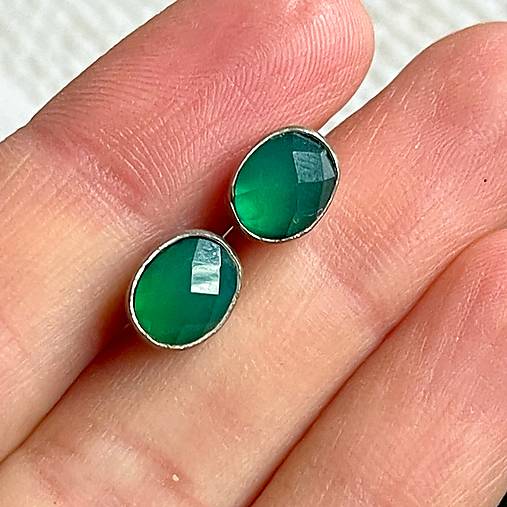 Green Onyx Stud Earrings / Náušnice so zeleným ónyxom  E031