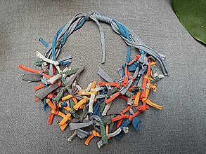 Náhrdelníky - Strapaté náhrdelníky z tričkoviny (pestrofarebný) - 16527921_