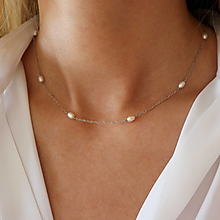 Náhrdelníky - Strieborný minimalistický náhrdelník s perlami - 16530627_