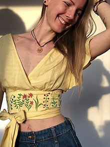 Topy, tričká, tielka - Ručne maľovaný letný top - lúčne kvety - 16531313_