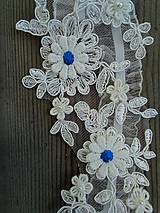 Spodná bielizeň - svadobný podväzok Ivory + modré čipkové kvety 29 - 16532144_