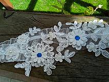 Spodná bielizeň - svadobný podväzok Ivory + modré čipkové kvety 29 - 16532149_