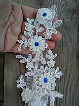 Spodná bielizeň - svadobný podväzok Ivory + modré čipkové kvety 29 - 16532153_