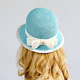 Čiapky, čelenky, klobúky - Effi- letný cloche klobúk, azúrovo modrý - 16532722_