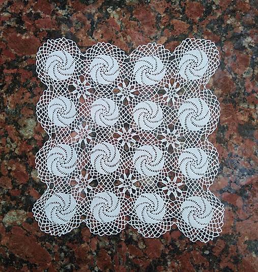 Úžitkový textil - Ručne háčkovaná dečka H75 štvorec 18x18cm - 16533577_