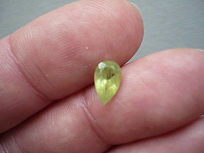 Minerály - Broušený kámen - olivín 9 mm, č.3f - 16533452_