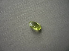 Minerály - Broušený kámen - olivín 8 mm, č.5f - 16533471_