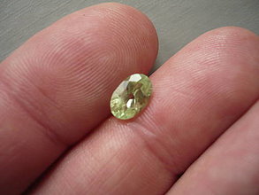 Minerály - Broušený kámen - olivín 8 mm, č.9f - 16533498_