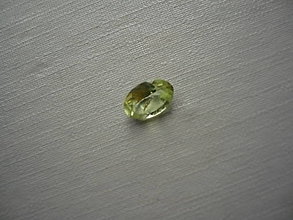 Minerály - Broušený kámen - olivín 8 mm, č.11f - 16533507_