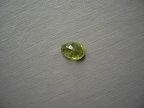 Minerály - Broušený kámen - olivín 8 mm, č.12f - 16533515_