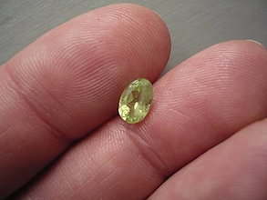 Minerály - Broušený kámen - olivín 8 mm, č.17f - 16533555_