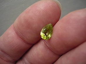 Minerály - Broušený kámen - olivín 8 mm, č.18f - 16533560_