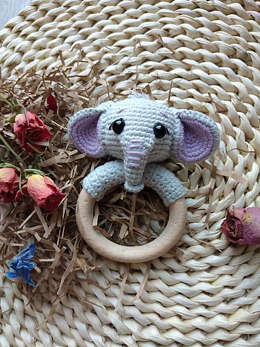 Hračky - Háčkovaná hrkálka sloník - 16532358_