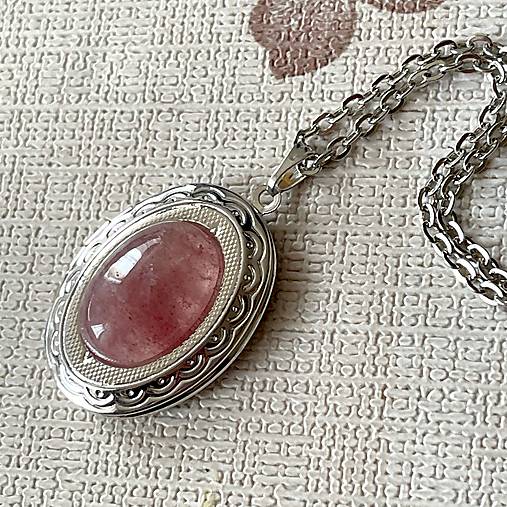 Oval Gemstone Antique Silver Locket Necklace / Otvárací medailón (Strawberry quartz)