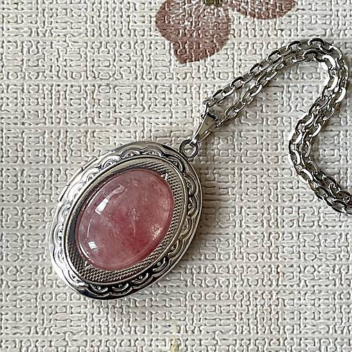 Oval Gemstone Antique Silver Locket Necklace / Otvárací medailón (Strawberry quartz)