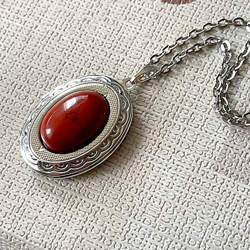 Oval Gemstone Antique Silver Locket Necklace / Otvárací medailón (Red Jasper)