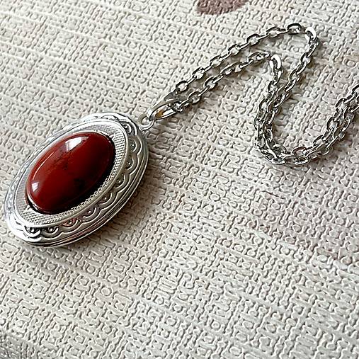 Oval Gemstone Antique Silver Locket Necklace / Otvárací medailón (Red Jasper)