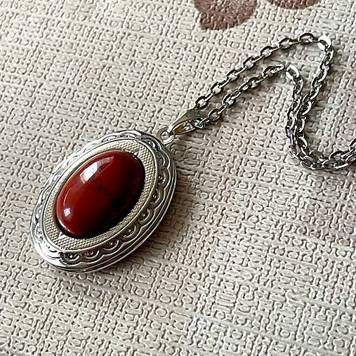 Oval Gemstone Antique Silver Locket Necklace / Otvárací medailón (Red Jasper)