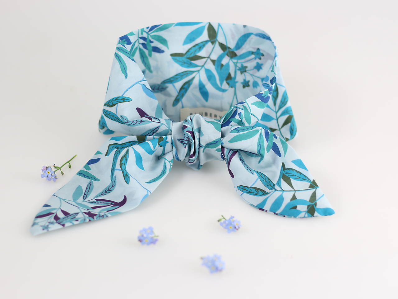 Dámska šatka z exkluzívnej kvetinovej látky Liberty London "Kristin"