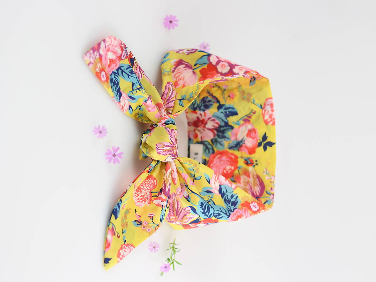 Štýlová dámska šatka z exkluzívnej kvetinovej látky Liberty London "Soleil"