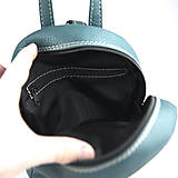Batohy - Moderný malý ruksak z pravej kože v petrolejovej farbe - 16538239_