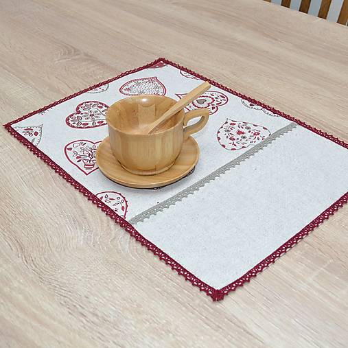 Úžitkový textil - FANNY - maľované srdiečka na prírodnom podklade - textilné prestieranie 28x40 - 16538893_